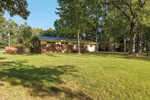Exterior - 202 Oakcrest Dr, Murray, KY 42071 photo 10 of 12