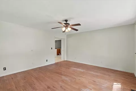 Living - 202 Oakcrest Dr, Murray, KY 42071 photo 1 of 3