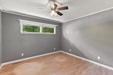 Bedroom - 202 Oakcrest Dr, Murray, KY 42071 photo 2 of 9