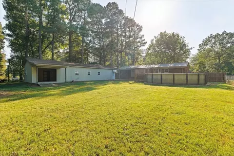 Exterior - 202 Oakcrest Dr, Murray, KY 42071 photo 8 of 12