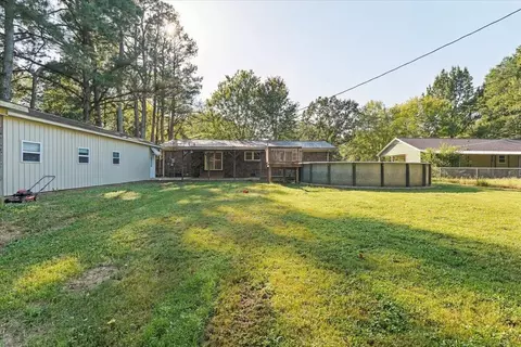 Exterior - 202 Oakcrest Dr, Murray, KY 42071 photo 7 of 12