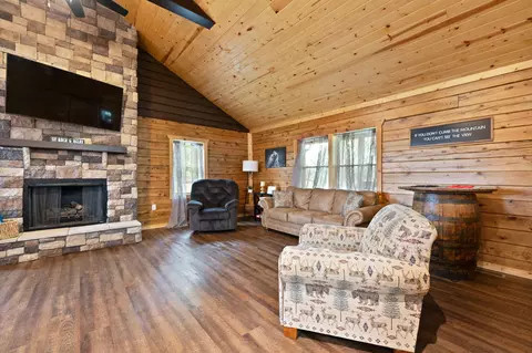 Living - 1182 Darrell Randall Rd, Stanton, KY 40380 photo 3 of 5