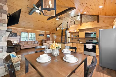 Dining - 1182 Darrell Randall Rd, Stanton, KY 40380 photo 2 of 4