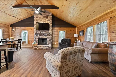 Living - 1182 Darrell Randall Rd, Stanton, KY 40380 photo 2 of 5