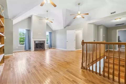 Living - 221 Sandy Hills Ln, Corbin, KY 40701 photo 9 of 23