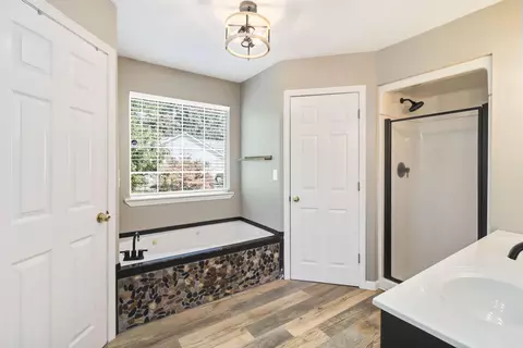 Bath - 221 Sandy Hills Ln, Corbin, KY 40701 photo 1 of 6
