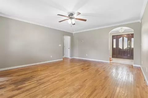 Living - 221 Sandy Hills Ln, Corbin, KY 40701 photo 4 of 23
