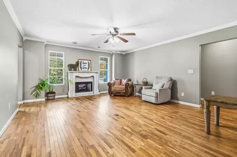 Living - 221 Sandy Hills Ln, Corbin, KY 40701 photo 16 of 23