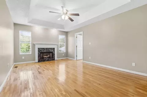 Living - 221 Sandy Hills Ln, Corbin, KY 40701 photo 6 of 23
