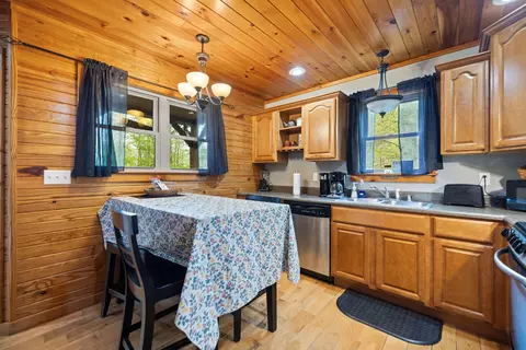 Kitchen - 175 Bootleg Rdg, Stanton, KY 40380 photo 2 of 3
