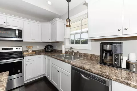 Kitchen - 220 John Purdom Dr, Almo, KY 42020 photo 3 of 5