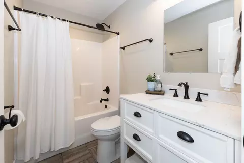Bath - 220 John Purdom Dr, Almo, KY 42020 photo 2 of 4