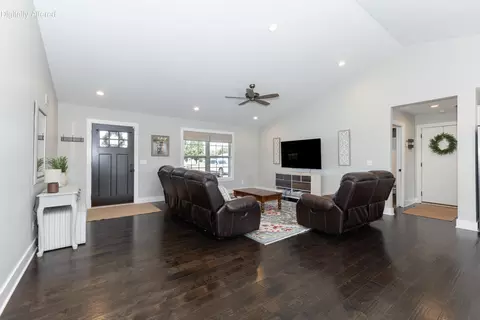 Living - 220 John Purdom Dr, Almo, KY 42020 photo 1 of 2