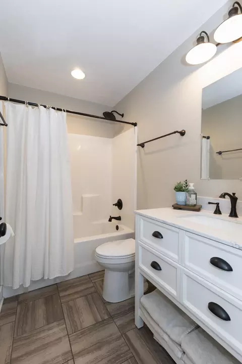 Bath - 220 John Purdom Dr, Almo, KY 42020 photo 1 of 4