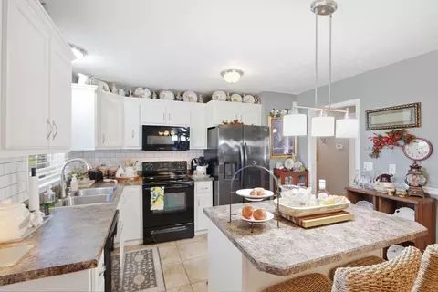 Kitchen - 621 Copper Creek Rd, Berea, KY 40403 photo 3 of 6