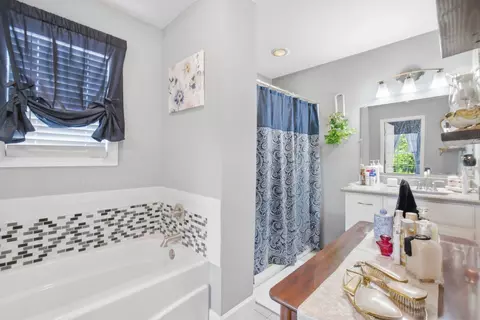 Bath - 621 Copper Creek Rd, Berea, KY 40403 photo 1 of 5