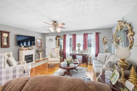 Living - 621 Copper Creek Rd, Berea, KY 40403 photo 1 of 1