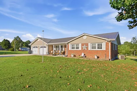 Exterior - 621 Copper Creek Rd, Berea, KY 40403 photo 4 of 17