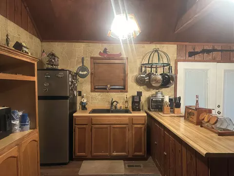 Kitchen - 300 Boulder Dr, London, KY 40741 photo 1 of 3