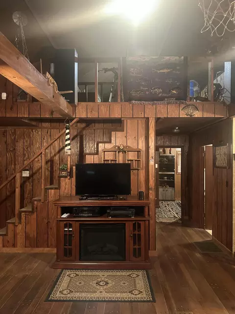 Living - 300 Boulder Dr, London, KY 40741 photo 2 of 5