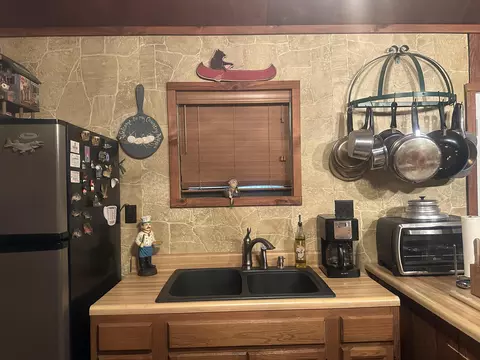 Kitchen - 300 Boulder Dr, London, KY 40741 photo 3 of 3