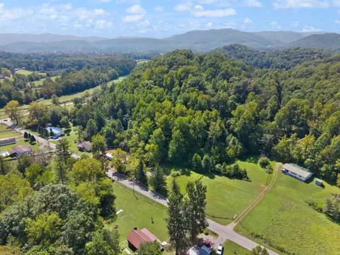 View/Area - 141 Lick Fork Rd, Middlesboro, KY 40965 photo 3 of 3