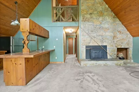 Living - 141 Lick Fork Rd, Middlesboro, KY 40965 photo 2 of 3