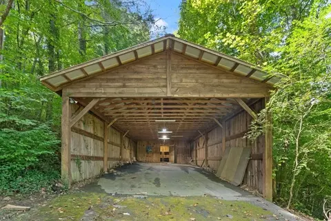Exterior - 141 Lick Fork Rd, Middlesboro, KY 40965 photo 2 of 3