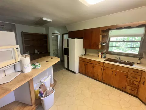Kitchen - 59 Pope Dr, Murray, KY 42071 photo 3 of 3