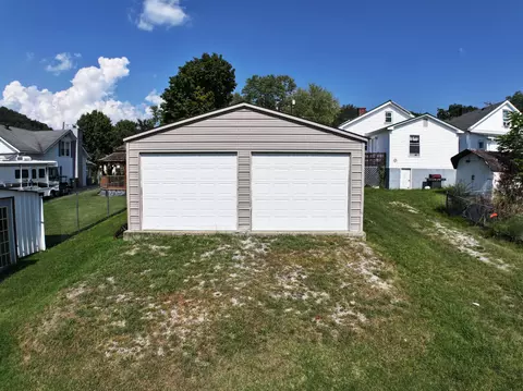 Other - 628 Cantrill St, Irvine, KY 40336 photo 2 of 5