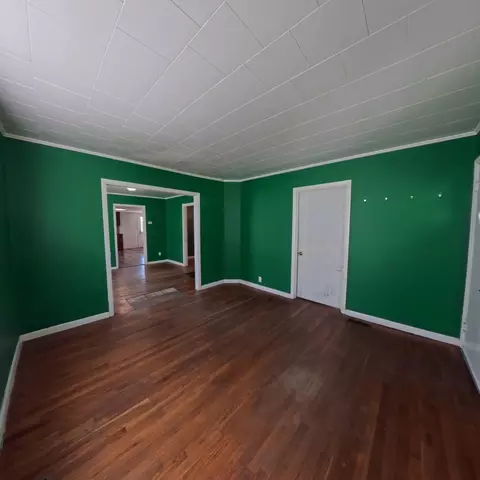 Living - 628 Cantrill St, Irvine, KY 40336 photo 2 of 2