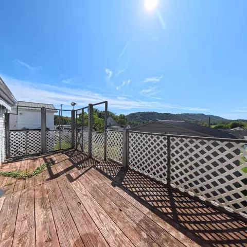 Exterior - 628 Cantrill St, Irvine, KY 40336 photo 3 of 4