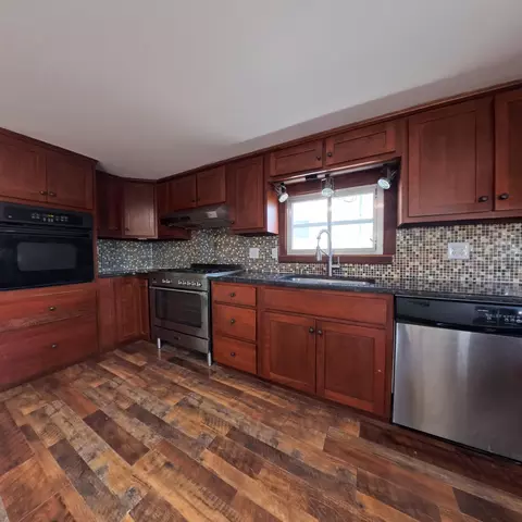 Kitchen - 628 Cantrill St, Irvine, KY 40336 photo 1 of 5