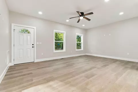 Living - 221 Pine Tree Circle Dr, Nancy, KY 42544 photo 5 of 6