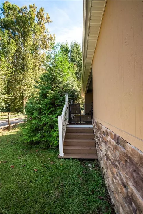 Exterior - 16 Windham Ln, Corbin, KY 40701 photo 4 of 9