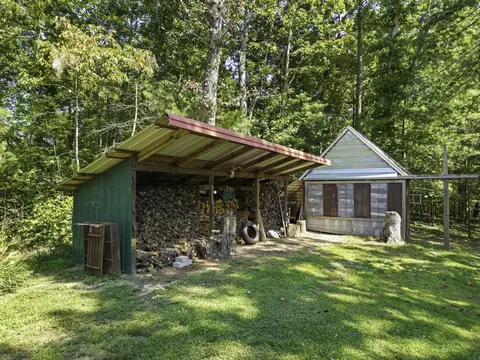 Exterior - 258 Black Bear Ridge Rd, Campton, KY 41301 photo 8 of 19
