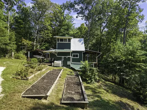 Exterior - 258 Black Bear Ridge Rd, Campton, KY 41301 photo 11 of 19