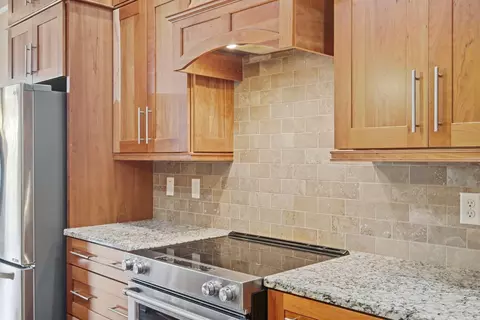 Kitchen - 913 Cabernet Dr, Berea, KY 40403 photo 6 of 6