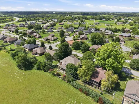 View/Area - 913 Cabernet Dr, Berea, KY 40403 photo 2 of 12
