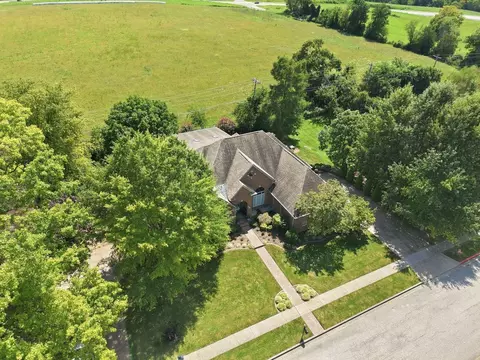 View/Area - 913 Cabernet Dr, Berea, KY 40403 photo 6 of 12