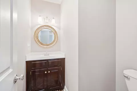 Bath - 913 Cabernet Dr, Berea, KY 40403 photo 3 of 7
