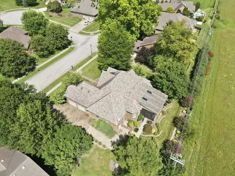 View/Area - 913 Cabernet Dr, Berea, KY 40403 photo 11 of 12