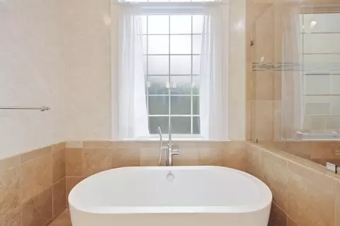 Bath - 913 Cabernet Dr, Berea, KY 40403 photo 5 of 7