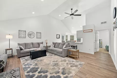 Living - 36 Lazy Trail Rd, Nancy, KY 42544 photo 1 of 3
