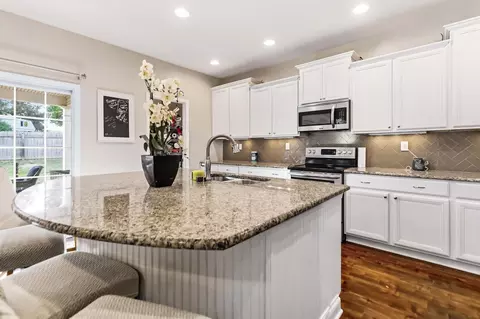 Kitchen - 113 Waterside Dr, Georgetown, KY 40324 photo 2 of 4