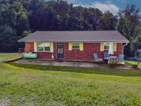 Exterior - 490 Cribbs Hl, Grayson, KY 41143 photo 3 of 7