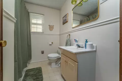 Bath - 490 Cribbs Hl, Grayson, KY 41143 photo 1 of 2