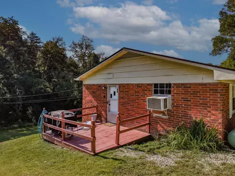 Exterior - 490 Cribbs Hl, Grayson, KY 41143 photo 5 of 7