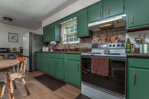 Kitchen - 490 Cribbs Hl, Grayson, KY 41143 photo 3 of 3