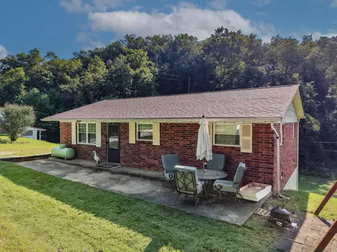 Exterior - 490 Cribbs Hl, Grayson, KY 41143 photo 4 of 7